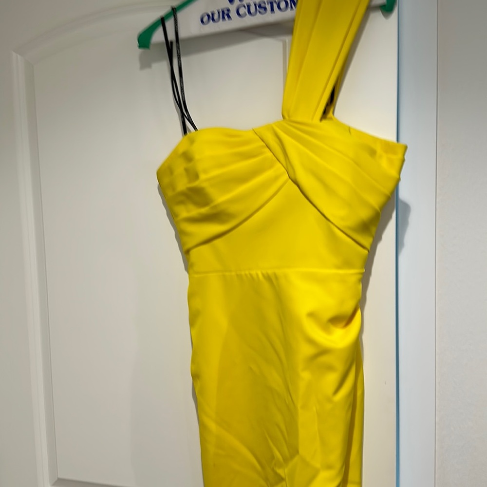 VINCE CAMUTO DRESS FOR SALE!